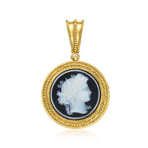 C. 1900 Vintage White Agate Cameo Pin/Pendant in 18kt Yellow Gold