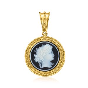C. 1900 Vintage White Agate Cameo Pin/Pendant in 18kt Yellow Gold